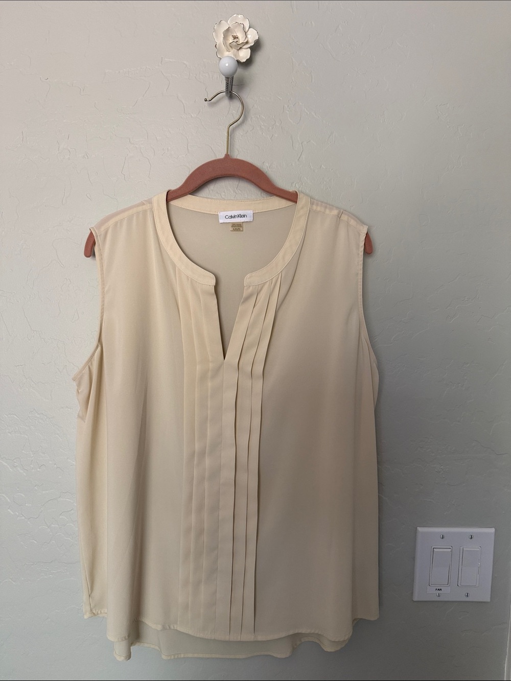 Calvin Klein Cream Sleeveless Pleated V-Neck Camisole
